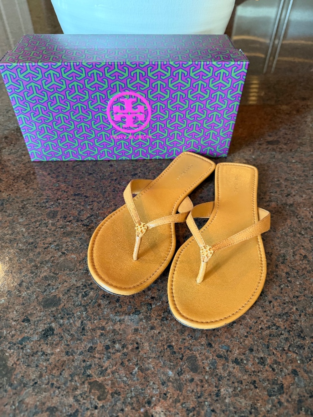 Tory Burch Capri Leather Sandals Flip Flops Color Caramel Tan Brown Women’s 8.5